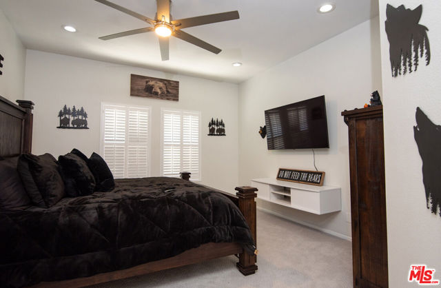 596 Fenwick Way, Simi Valley CA: https://media.crmls.org/mediaz/32feeecd-da7d-4c7d-8b1f-412572c7ece3.jpg