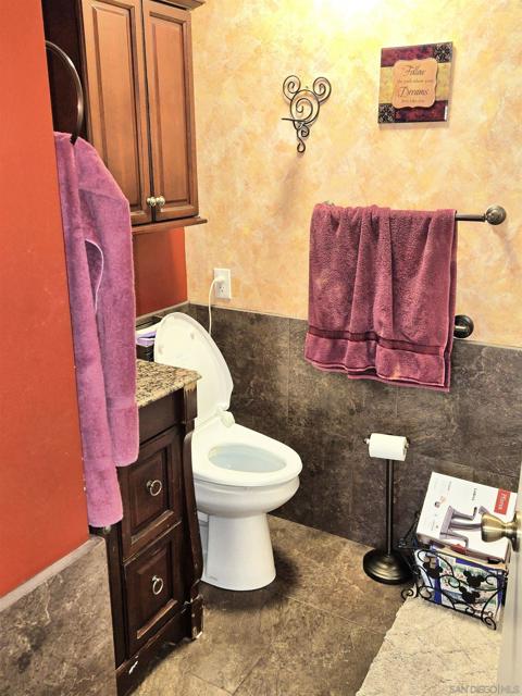 1552 Merlot Ct, Vista CA: https://media.crmls.org/mediaz/33001f22-9d82-4f1d-815d-de3f7b66ce9c.jpg