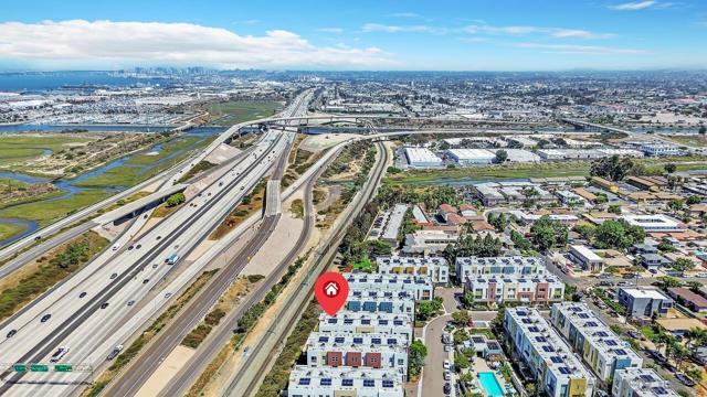 722 Anchor Ct, Chula Vista CA: https://media.crmls.org/mediaz/3301a212-84ef-4c9c-bdfa-d3f0d2717682.jpg