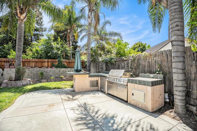 8736 Glacier Point Drive, Stockton CA: https://media.crmls.org/mediaz/33020969-eb2a-4268-aa25-70dde830ff66.jpg