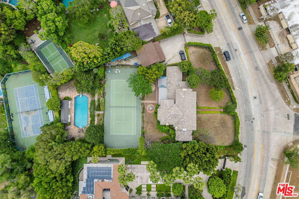 https://media.crmls.org/mediaz/33024bc6-d092-493c-a552-6467df8a3e70.jpg?preset=X-Large