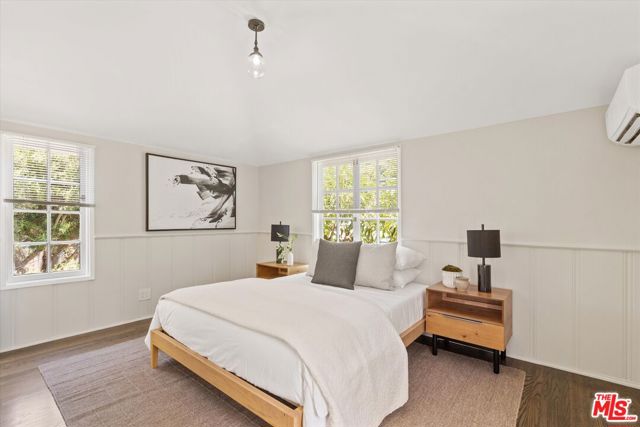 560 N Croft Avenue, West Hollywood CA: https://media.crmls.org/mediaz/3302b5f6-09f1-48e9-a333-b4180831a1b5.jpg