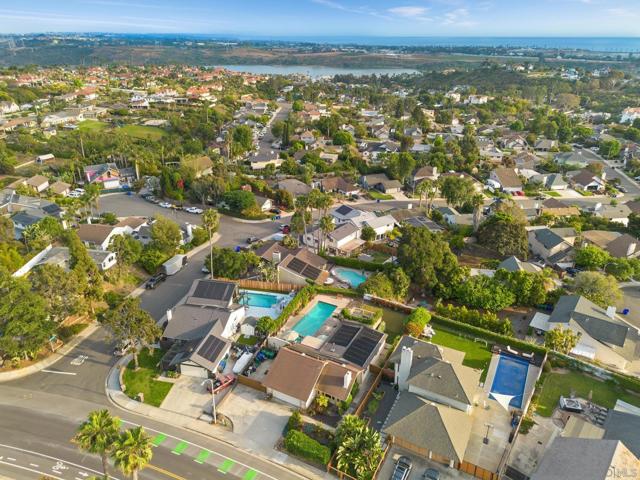 1745 Tamarack Ave, Carlsbad CA: https://media.crmls.org/mediaz/33032eae-cc1e-4889-8c40-1f6858b1960c.jpg