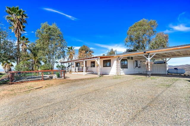 40110 Angora Ln, Temecula CA: https://media.crmls.org/mediaz/330423dd-cbff-49c0-bb52-489a4a70981d.jpg