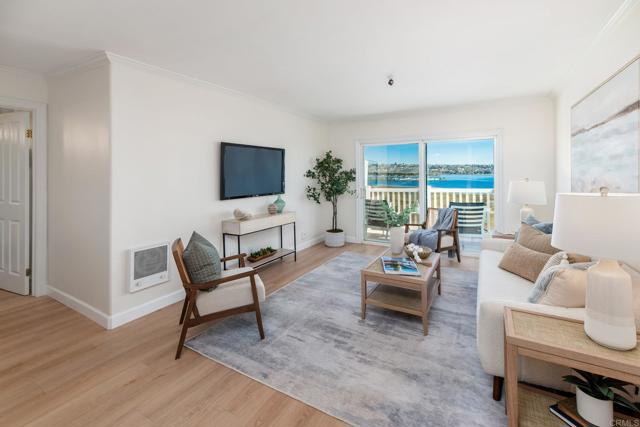 Detail Gallery Image 4 of 31 For 3991 Crown Point Dr #P13,  San Diego,  CA 92109 - 1 Beds | 1 Baths