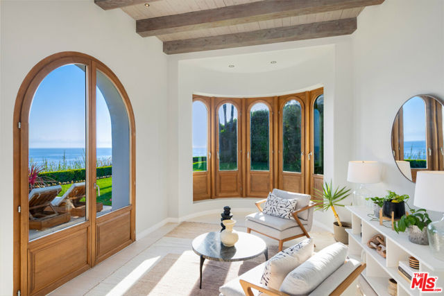 32804 Pacific Coast Highway, Malibu CA: https://media.crmls.org/mediaz/33044c39-0252-4e7f-8d48-a5c184a27908.jpg