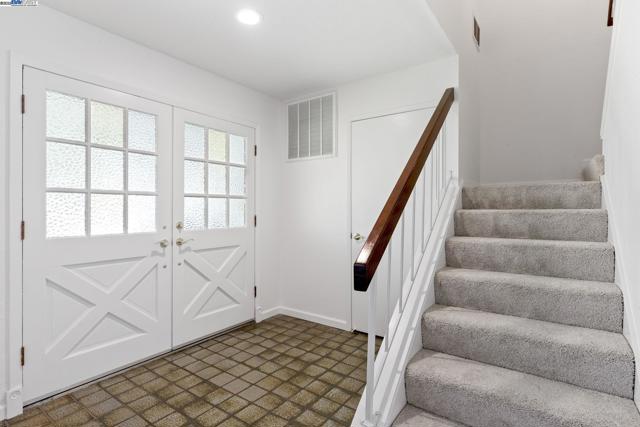 1927 Foxswallow Cir, Pleasanton CA: https://media.crmls.org/mediaz/330477da-f3c8-42d3-8a3a-dd119c35b929.jpg