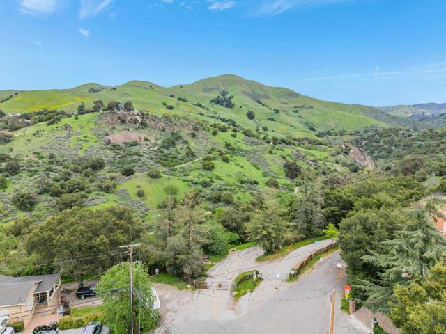 11020 Enchanto Vista Drive, San Jose CA: https://media.crmls.org/mediaz/3304f04c-db5b-4b7f-821a-19cdd2c5b3af.jpg