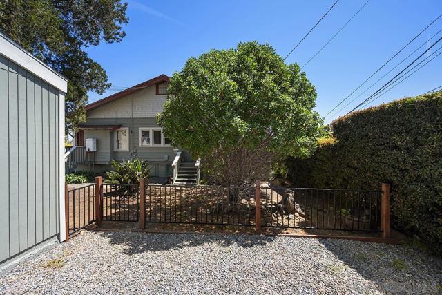 1821 25 Cypress Ave, San Diego CA: https://media.crmls.org/mediaz/330520cd-19be-4636-901e-58ad80a326fd.jpg