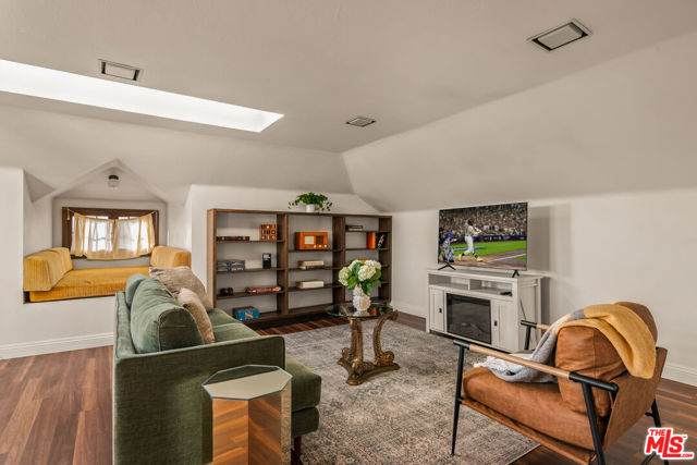 3162 2nd Avenue, San Diego CA: https://media.crmls.org/mediaz/33058c70-6d24-47ce-963d-a767942964ca.jpg