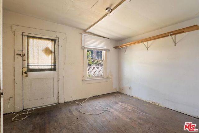 1925 19th Street, Santa Monica CA: https://media.crmls.org/mediaz/3305c486-e4b2-441a-9b0f-02bc88a1141f.jpg