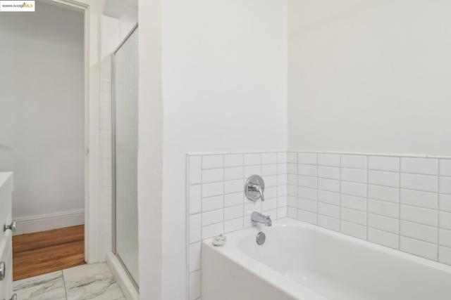 2900 Sheffield Ave, Oakland CA: https://media.crmls.org/mediaz/3306c298-c718-4e5d-bc43-950228634533.jpg