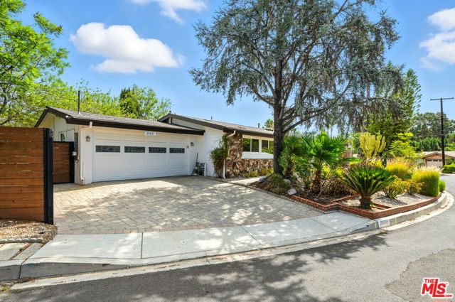 20835 Tiara Street, Woodland Hills CA: https://media.crmls.org/mediaz/3306eaa9-a676-4481-97f1-7bd45f0b801a.jpg