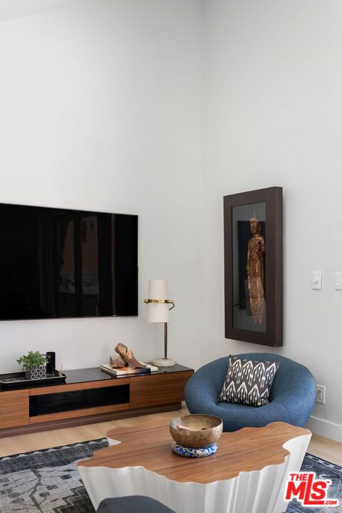2108 Neilson Way, Santa Monica CA: https://media.crmls.org/mediaz/3306f7b1-849f-473a-a3d0-34b90386f5eb.jpg