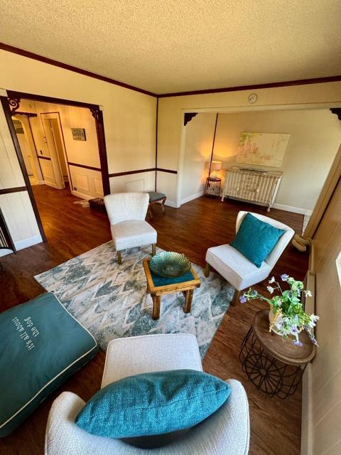 2727 Blenheim Avenue, Redwood City CA: https://media.crmls.org/mediaz/3306f9ef-1327-4a9a-81b3-e09d68826f61.jpg