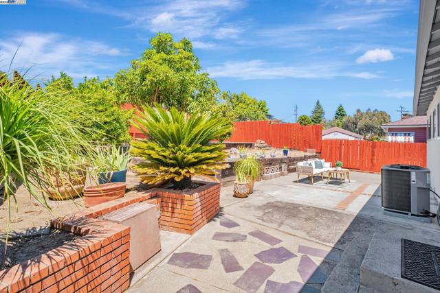 5232 Proctor Road, Castro Valley CA: https://media.crmls.org/mediaz/33074b9d-9512-4716-9240-3e8a19ffa7d9.jpg