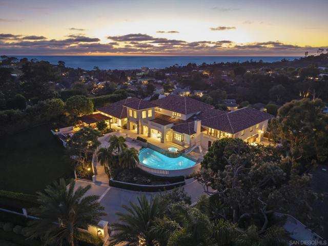 6404 La Jolla Scenic Drive S, La Jolla CA: https://media.crmls.org/mediaz/3307e544-163c-4fba-914f-80cf7ae676b9.jpg