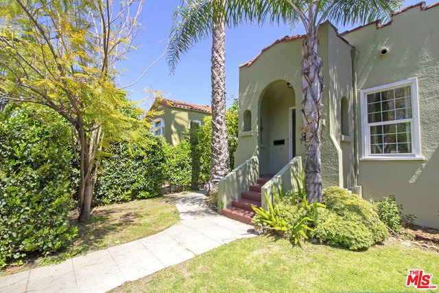 3403 Glenhurst Avenue, Los Angeles CA: https://media.crmls.org/mediaz/3307edec-4425-4319-80d3-e3e659694c10.jpg