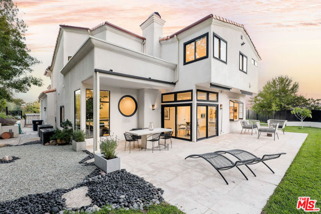 23458 W Moon Shadows Drive, Malibu CA: https://media.crmls.org/mediaz/33080c03-f50d-4712-8279-f12726d37db5.jpg