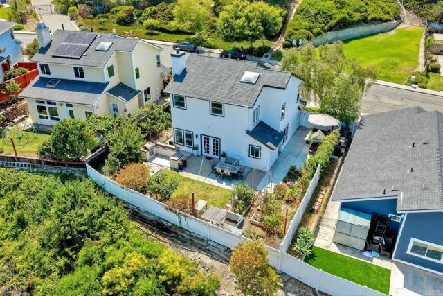 1782 E Pointe Avenue, Carlsbad CA: https://media.crmls.org/mediaz/3308358f-e937-4a1e-9484-d53ccbb9660f.jpg