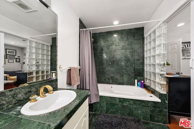13280 Raven Street, Sylmar CA: https://media.crmls.org/mediaz/3308a38e-fa09-4f20-8248-607991dde264.jpg