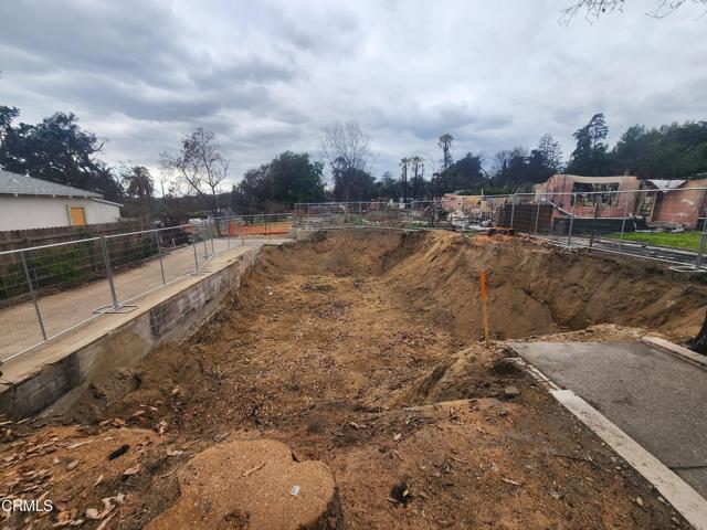 2741 Lake Avenue, Altadena CA: https://media.crmls.org/mediaz/3308e423-4a81-42dd-9a1f-4c7c1cf6e265.jpg