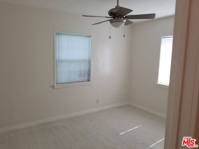11059 CALIFA Street photo 23