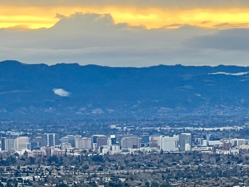 https://media.crmls.org/mediaz/3308ffd9-2bd5-44d5-bd89-3680741551bc.jpg?preset=X-Large