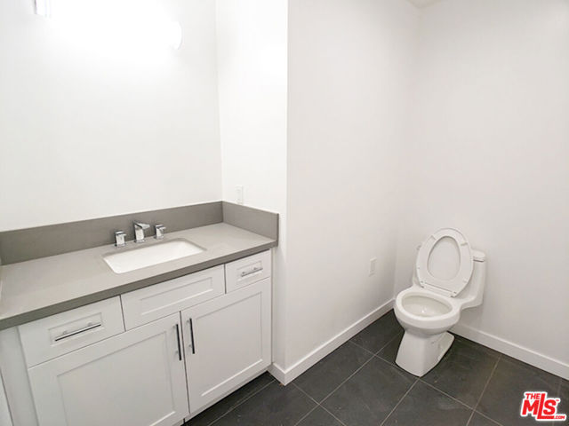 1229 S Kingsley Drive, Los Angeles CA: https://media.crmls.org/mediaz/33091130-3f59-4e59-bd52-958da602cc80.jpg