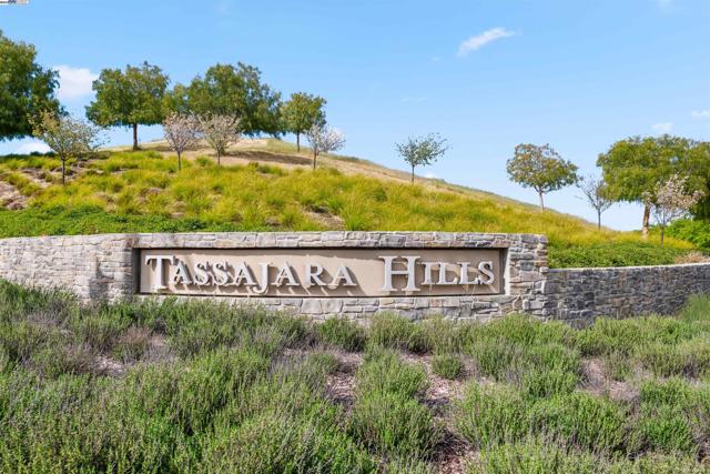 7152 Aubrey Way, Dublin CA: https://media.crmls.org/mediaz/33092761-1ee3-444d-a5b1-d44804fe78a0.jpg