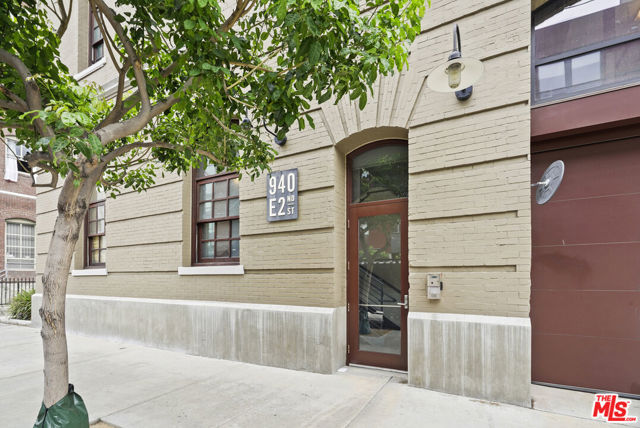 940 E 2nd Street, Los Angeles CA: https://media.crmls.org/mediaz/33097882-4662-432e-bf4b-e2a1e7212b0b.jpg