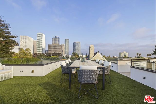 1562 Ensley Avenue, Los Angeles CA: https://media.crmls.org/mediaz/330a86d6-3564-40c1-8fa0-8a94d652ecf7.jpg