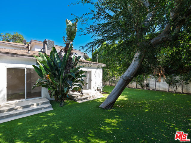 5417 Allott Avenue, Sherman Oaks CA: https://media.crmls.org/mediaz/330ae33b-1864-4046-a8e1-60c3f97e57a9.jpg