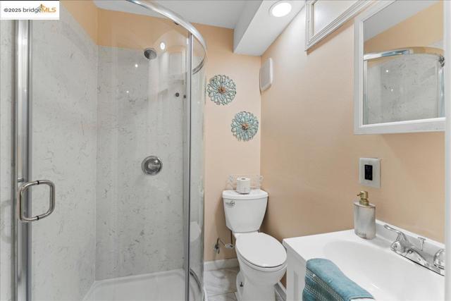 18943 Crest Ave, Castro Valley CA: https://media.crmls.org/mediaz/330b149e-9b61-432b-8310-ae36f1e8b972.jpg