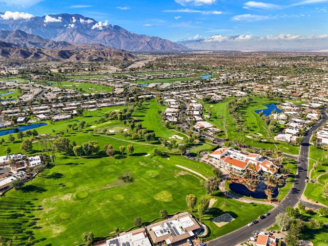 6 Oxford Court, Rancho Mirage CA: https://media.crmls.org/mediaz/330b1734-00a2-47bc-964b-648f446ba308.jpg