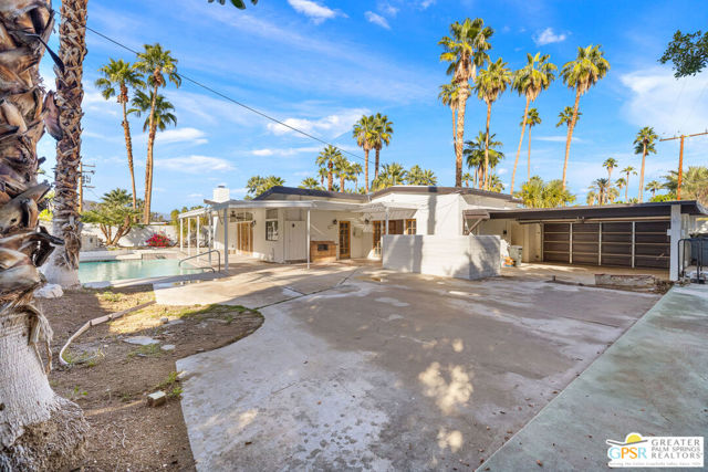 1983 S Yucca Place, Palm Springs CA: https://media.crmls.org/mediaz/330b80ec-dd6d-48b2-ad65-9d2f96d6c27d.jpg