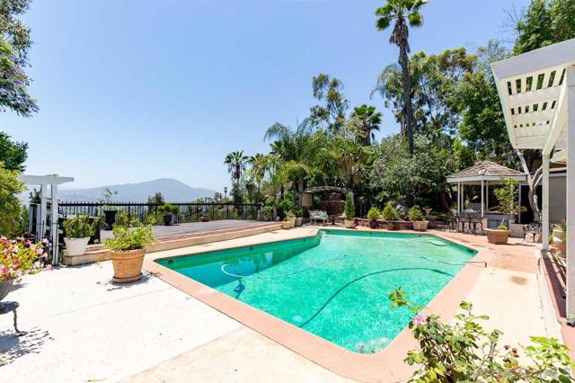 11339 Rolling Hills Dr, El Cajon CA: https://media.crmls.org/mediaz/330bf743-6dcf-447f-87a5-7b48a55e9c5e.jpg