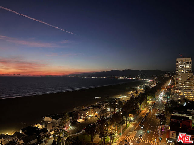 1431 Ocean Avenue, Santa Monica CA: https://media.crmls.org/mediaz/330c3f2c-2384-4437-b1f2-4bad7cdcc0a2.jpg