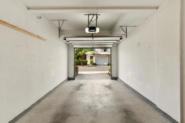 583 Shoal Circle,  CA: https://media.crmls.org/mediaz/330d874e-0fd2-494d-ab4d-63c16e7dbc6f.jpg