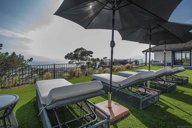 7362 Brodiaea Way, La Jolla CA: https://media.crmls.org/mediaz/330d9c9f-aadf-4445-9e1f-5aca479f7818.jpg
