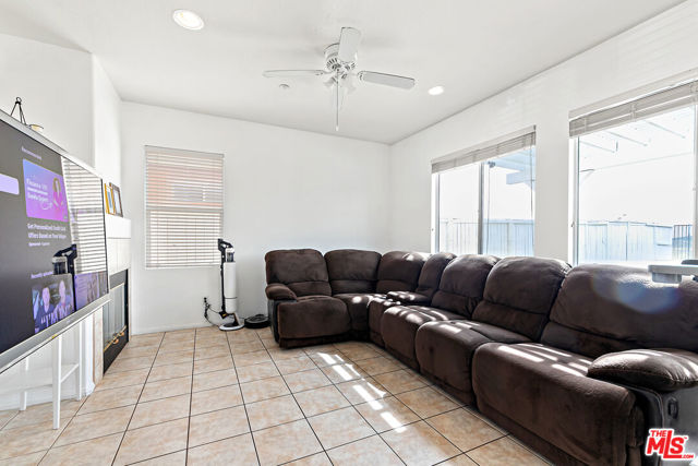 13041 Mesa Verde Way, Sylmar CA: https://media.crmls.org/mediaz/330db97a-8440-4450-8bcf-703ea869764f.jpg