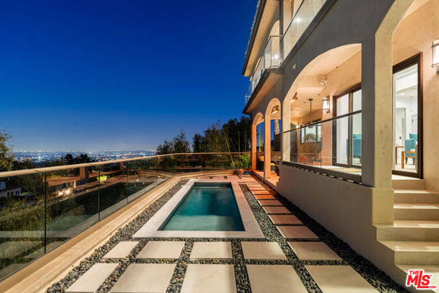 1380 Summitridge Place, Beverly Hills CA: https://media.crmls.org/mediaz/330dc227-e4f7-43ef-b6b4-e634fc473fa1.jpg