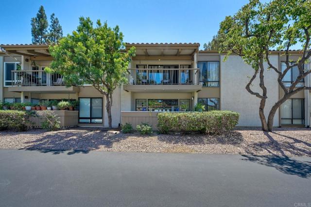 12505 Oaks North Drive, San Diego CA: https://media.crmls.org/mediaz/330eb123-b4ee-4188-b0a4-299697e3ab91.jpg