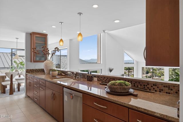 Detail Gallery Image 16 of 36 For 6110 Cobblestone Dr, Ventura,  CA 93003 - 4 Beds | 2/1 Baths