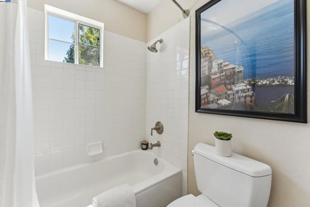 1159 Vintner Pl, Livermore CA: https://media.crmls.org/mediaz/330f6fc2-67de-4634-854f-f103656a29eb.jpg
