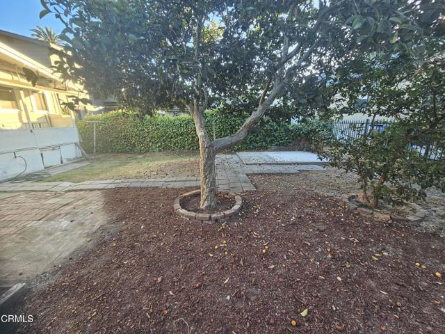 851 N Rampart Boulevard, Los Angeles CA: https://media.crmls.org/mediaz/33109e46-8859-497e-b0e1-fe85eb0e2a3b.jpg