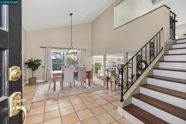 1020 Molad Ct, Concord CA: https://media.crmls.org/mediaz/33111a90-a31b-4725-8b93-ac5143a45e80.jpg