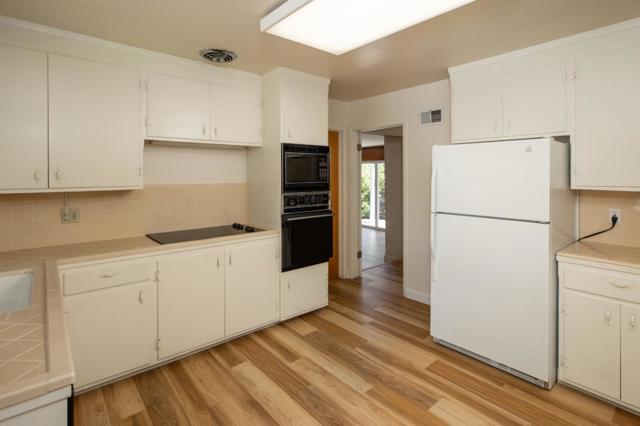 945 Carmel Court, Los Altos CA: https://media.crmls.org/mediaz/33111b24-7357-4542-b7e0-a9f6d64f2866.jpg