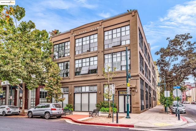 1500 Park Ave, Emeryville CA: https://media.crmls.org/mediaz/331180f3-4a92-4daa-9a92-74967d64c8ca.jpg
