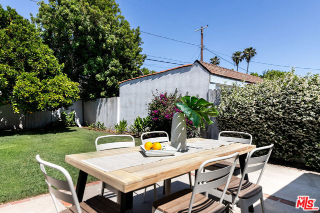 2722 Granville Avenue, Los Angeles CA: https://media.crmls.org/mediaz/3311f1ae-558e-4b4d-a973-43cb2d1c9e54.jpg